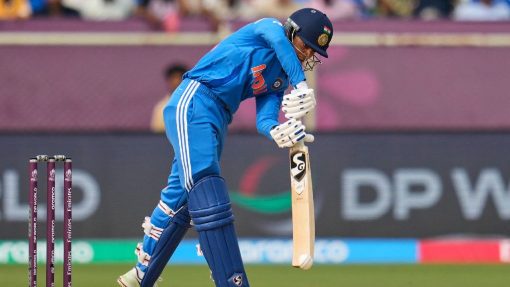 স্মৃতি মন্ধনা হয়ে উঠলেন নারীদের ওডিআই ক্রিকেটে ৫,০০০ রানের মাইলফলক অতিক্রম করা পঞ্চম ব্যাটসম্যান।